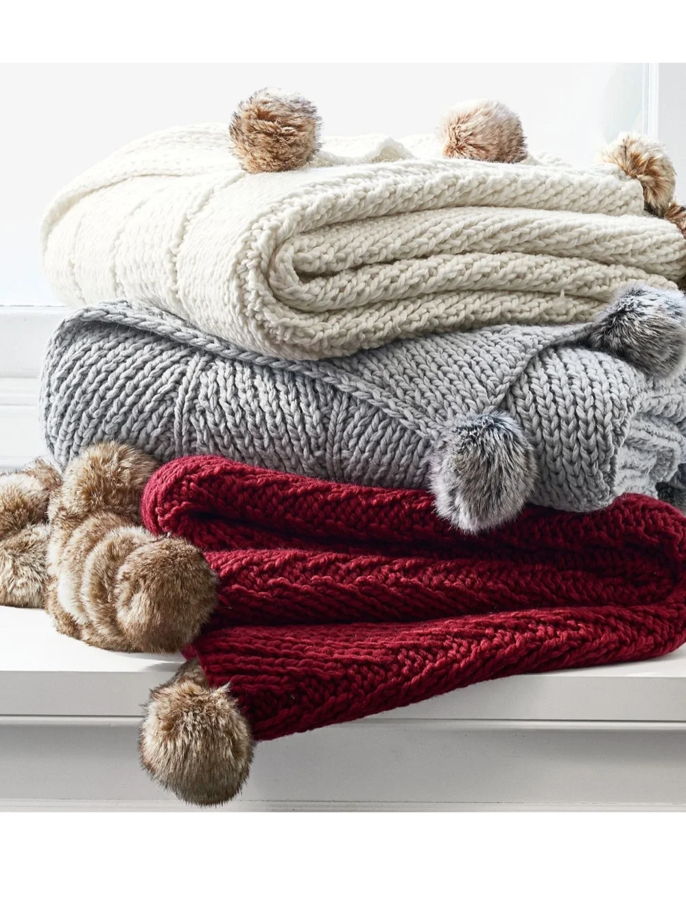 Pottery Barn Home Red Chunky Herringbone Knit Faux Fur Pom Pom Knit Throw